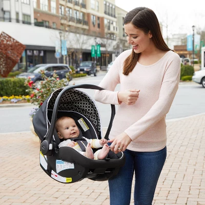 Graco SnugRide 35 Lite LX Infant Car Seat 5 Graco SnugRide 35 Lite LX Infant Car Seat - Image 3